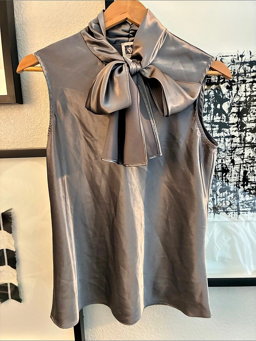 Anne Klein Satin-Look Bow Neck blouse Size Small Like New
